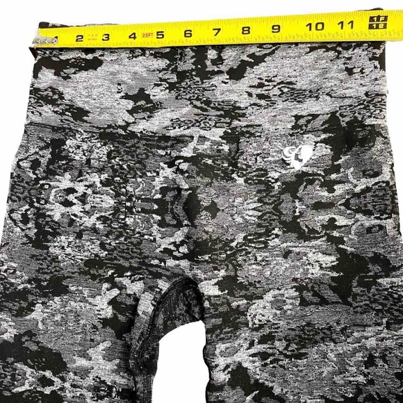 Women’s Best Camo Seamless Leggings Size Medium High-Waisted - Picture 7 of 11